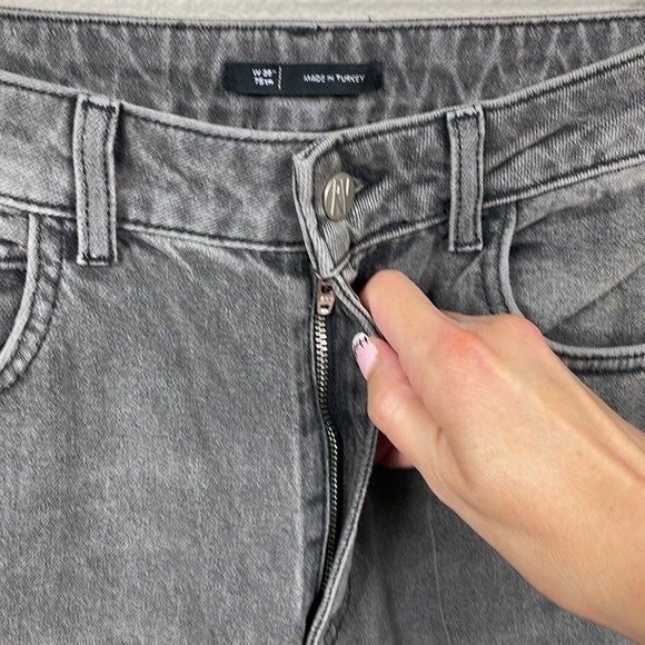 Reclaimed Vintage RV Ultra High Rise Mom Jeans Rigid Denim Faded Black Sz 30 - Picture 3 of 10